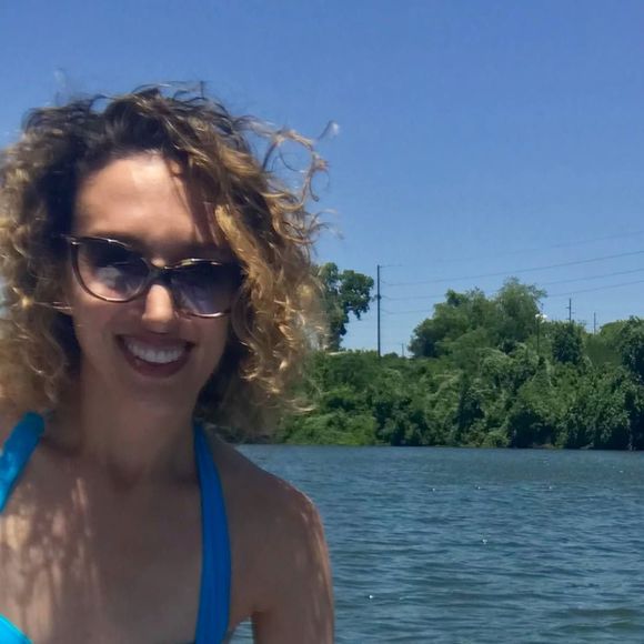 Meet your Posher, Carly - Picture 1 of 1